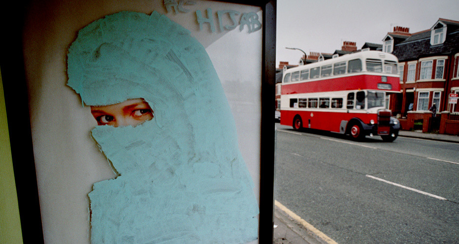 Si Barber Photographs the Reality of Britain’s ‘Big Society’