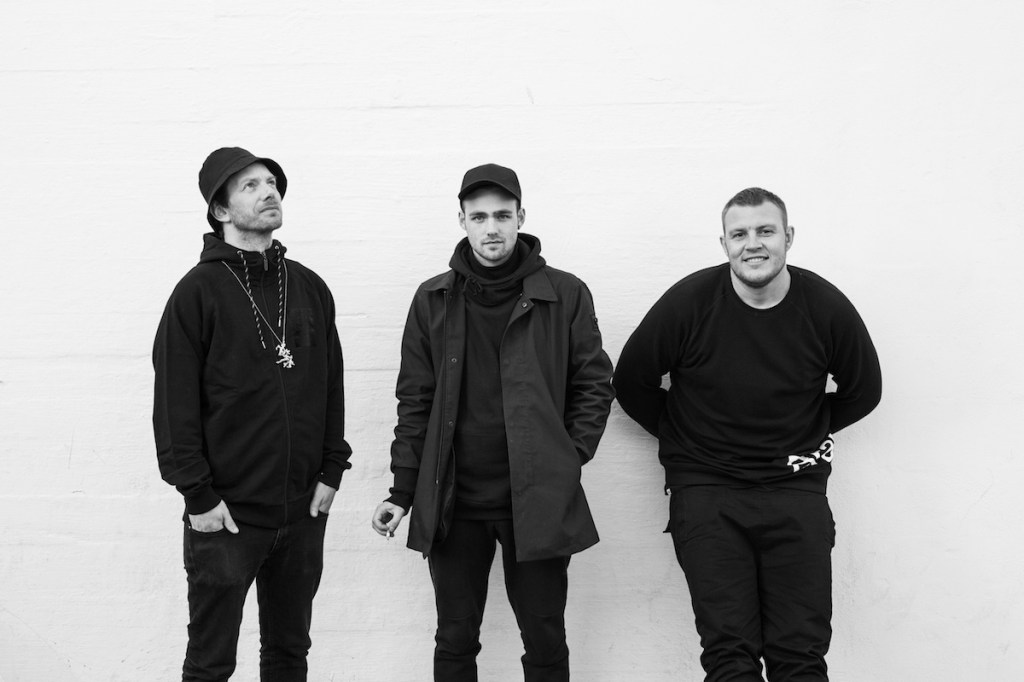 Premiere: AV AV AV feat. Simon Jul – “Holla”