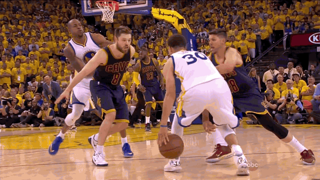 Lebrons Triple Double reicht nicht, Curry ballert die Warriors zum Sieg