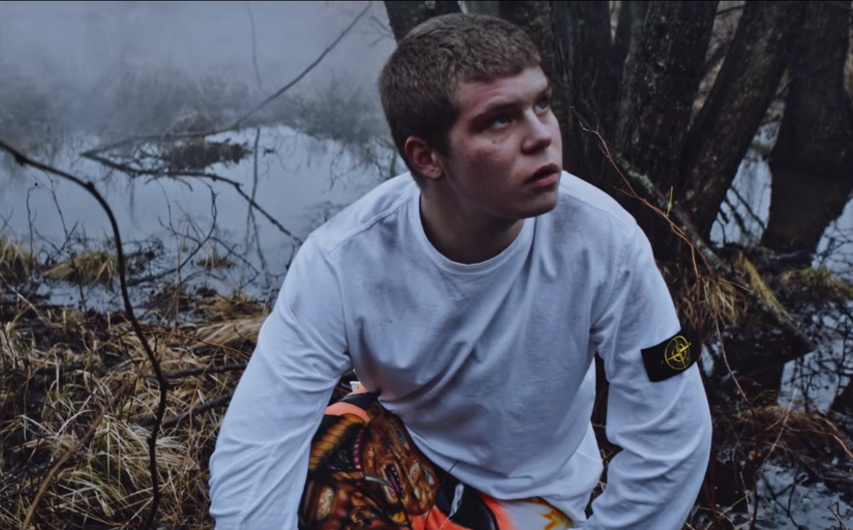 Yung Lean graaft zijn eigen graf in ‘Miami Ultras’
