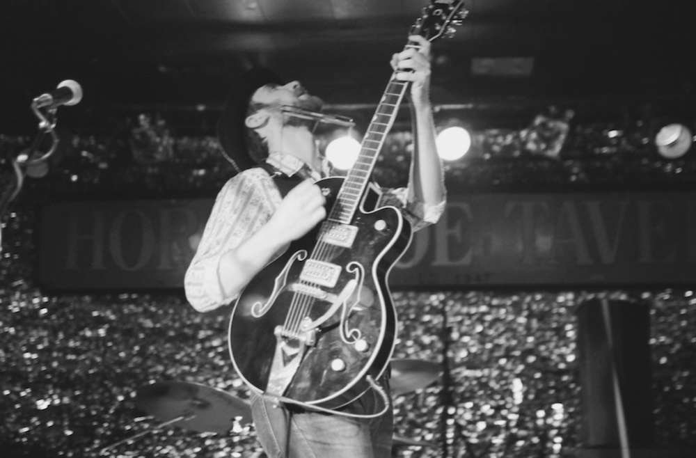 Stan Simon & The Hotel Bible Kick Up a Shit Storm of Trouble as Outlaws In “The Desert Line”