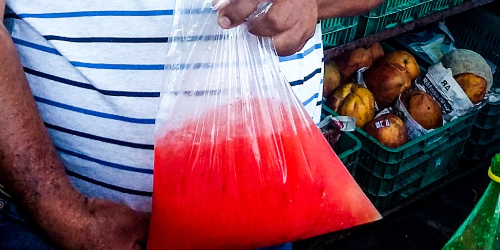 « Vampiro », le cocktail sanglant que les Mexicains sirotent dans un sac plastique