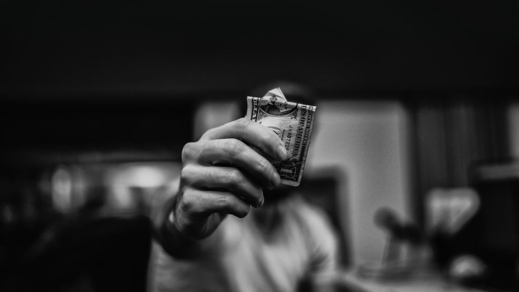 Αυτοί οι Άνθρωποι μας Εξηγούν πώς Πλούτισαν Χωρίς να Δουλεύουν