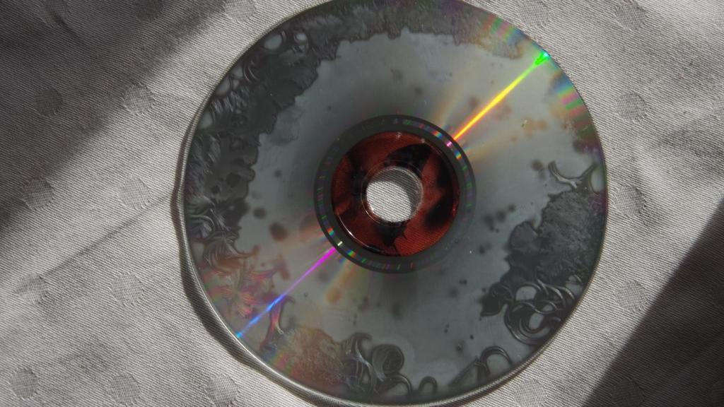 Koleksi CD Lama Kalian Ternyata Bisa Membusuk dan Rusak