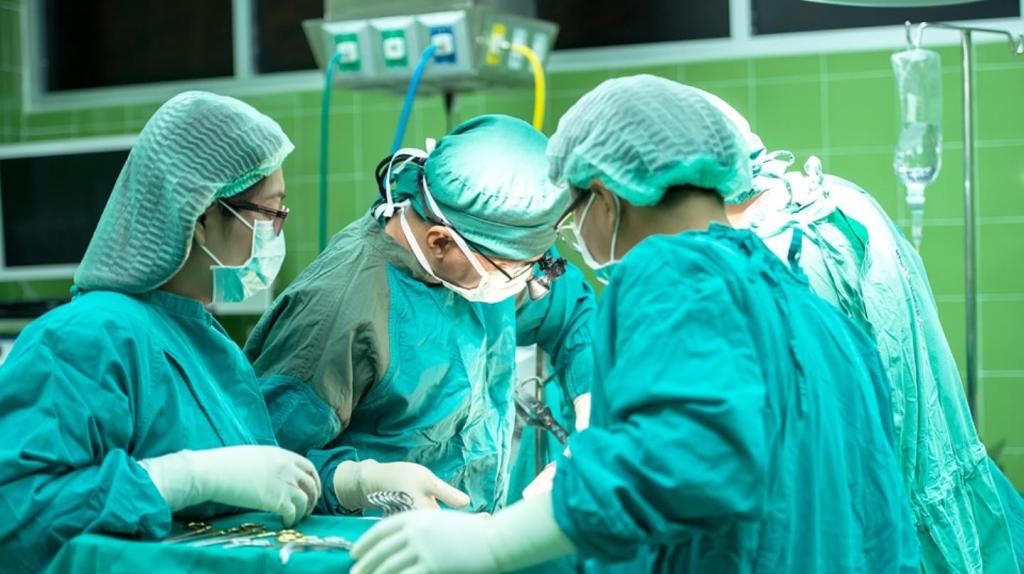 Chirurg plastyczny odpowiada na pytania, które zawsze chcieliście zadać