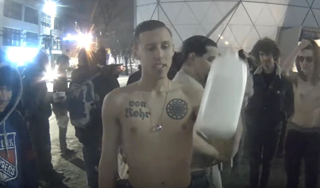 Il latte è la nuova bevanda preferita dei neo-nazi?