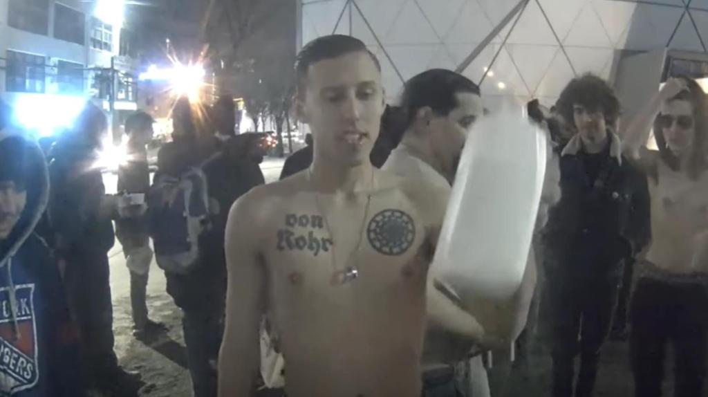 Il latte è la nuova bevanda preferita dei neo-nazi?