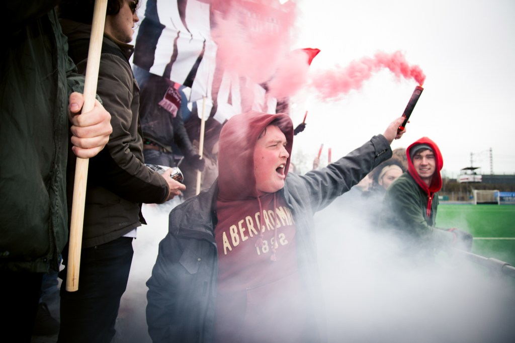 Op de tribune bij de hockeyhooligans van Almere