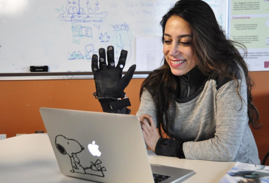 Caress Your Long-Distance Lover With These Vibrating WiFi Touch Gloves