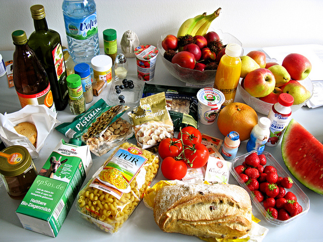 ¿Qué tan malo es comer comida caduca?