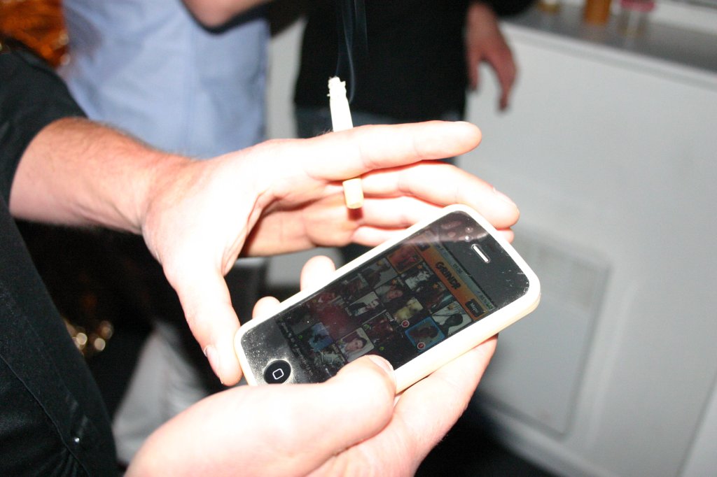 Can Hookup Apps Inspire a Gay Political Renaissance?