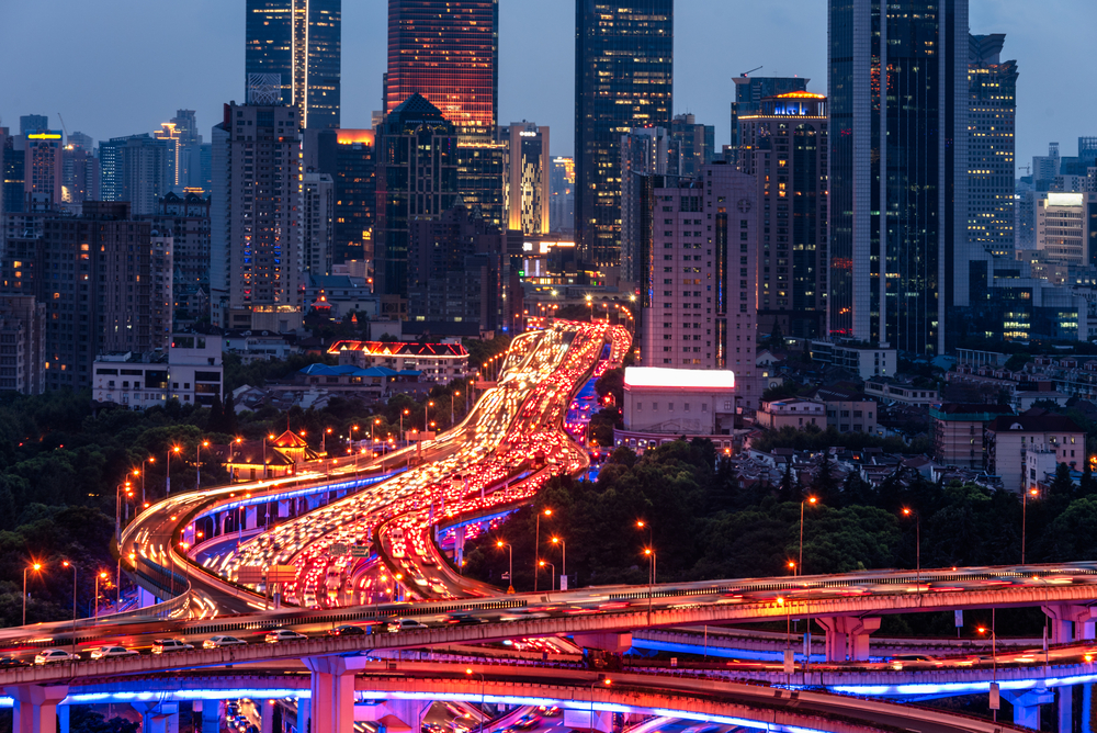 Questo nuovo algoritmo di IA risolve anche i peggiori problemi di traffico