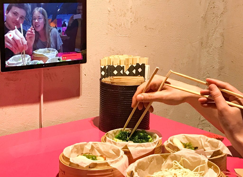 Jeg livestreamede min akavethed på Skandinaviens første mukbang-restaurant