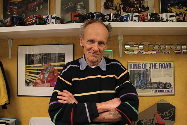 Svempa, nu 74 år gammal, i sitt garage i Stockholm. Foto av Caisa Ederyd.