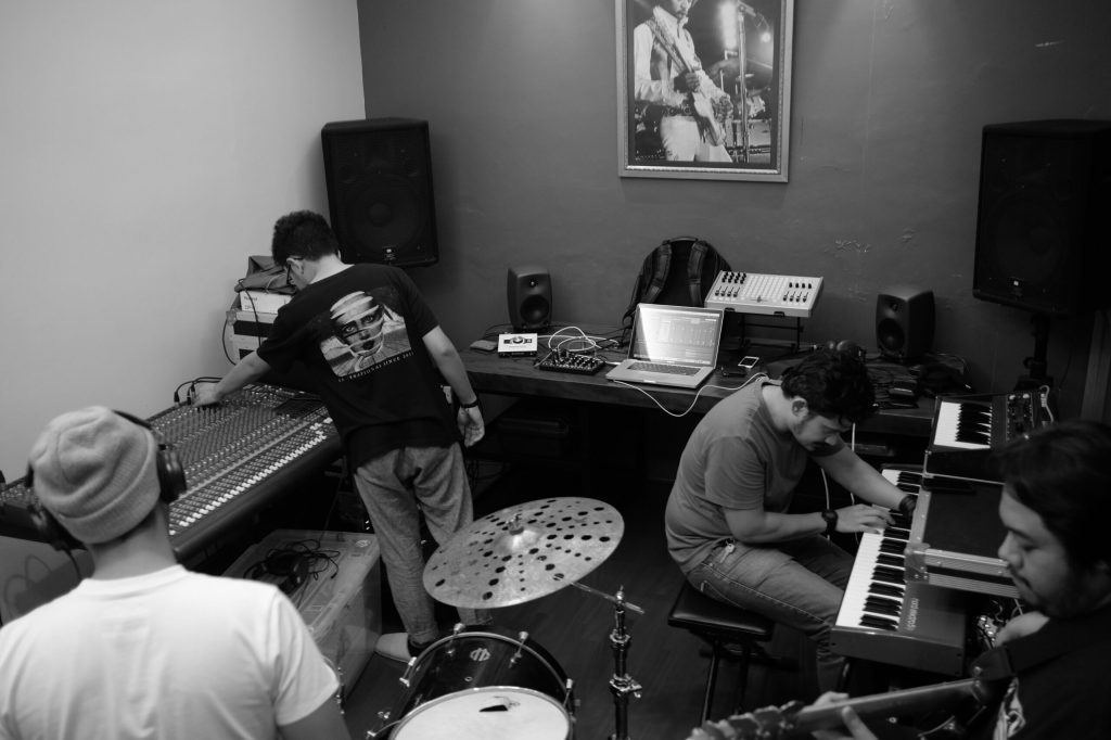 Tawaran Musik Eksperimental ‘Easy Listening’ oleh Zatua