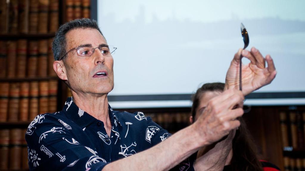 Wie die CIA untersuchte, ob Uri Geller wirklich magische Kräfte besitzt