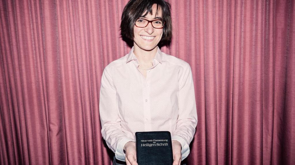 10 Questions You Always Wanted to Ask a Jehovah’s Witness