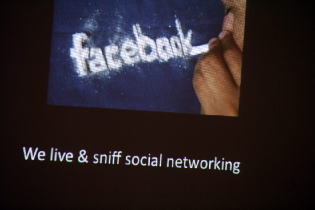 Deine Facebook-Nutzung verrät einiges über deinen Drogenkonsum