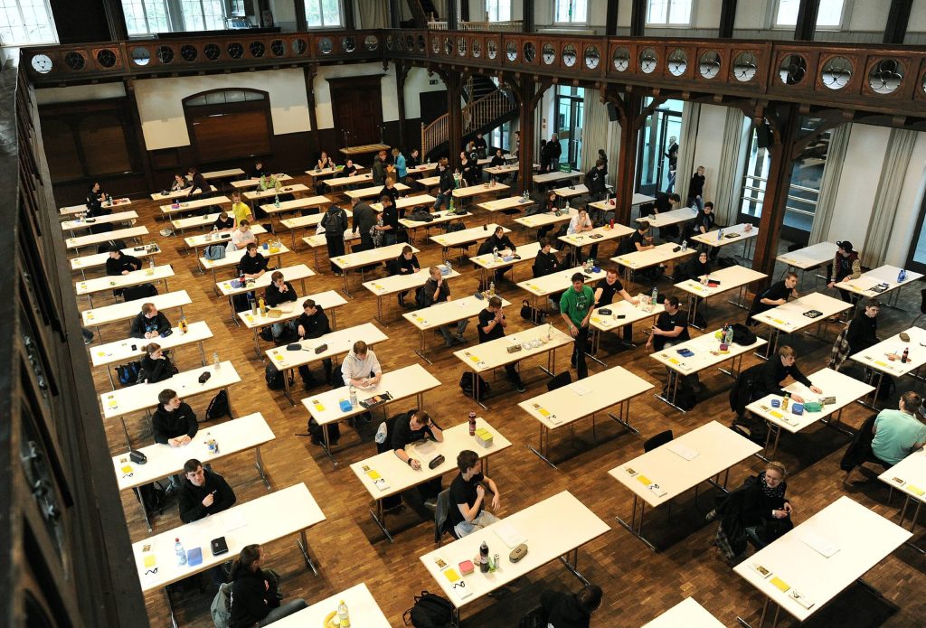 Wie hunderte bayerische Schüler bei ihrem Deutsch-Abi betrogen haben könnten