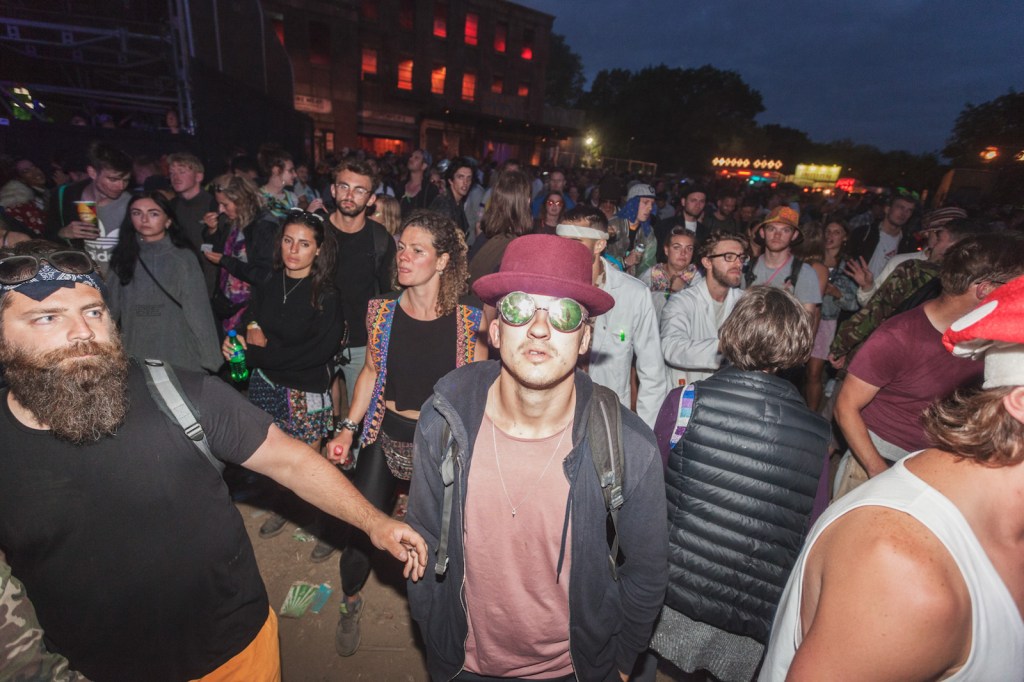 Fotos das últimas horas da última noite de Glastonbury
