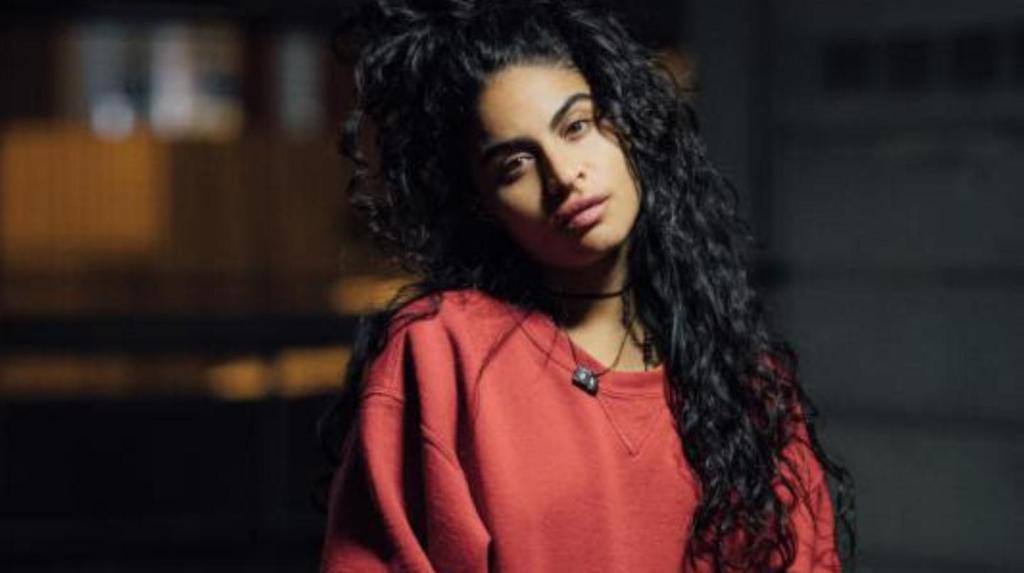 A curta de Jessie Reyez inspirada pelo sexismo na indústria musical