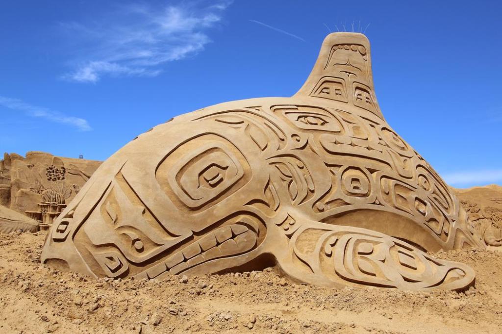 Een Deens strand overstroomt met zandsculpturen