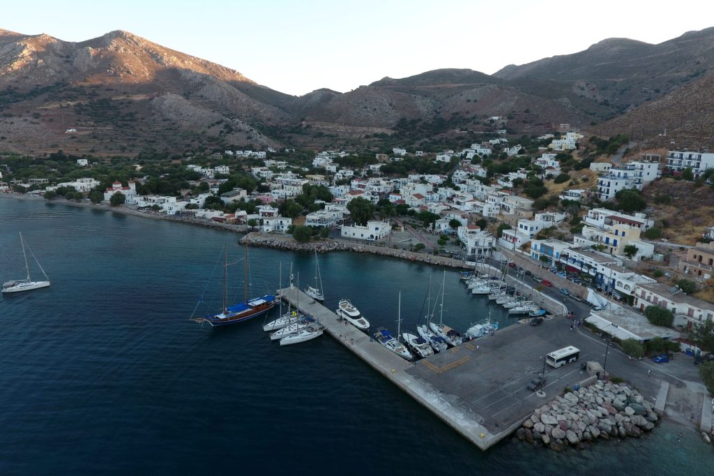 Το Πείραμα της Τήλου – Δύο Μέρες στο Νησί που Έλυσε το Προσφυγικό Ζήτημα