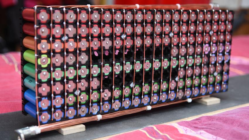 Doe-het-zelvers maken van afgedankte laptopbatterijen enorme powerwalls