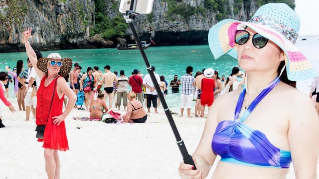 Plaja din Thailanda unde s-a filmat The Beach, cu DiCaprio, îți arată partea urâtă a turismului
