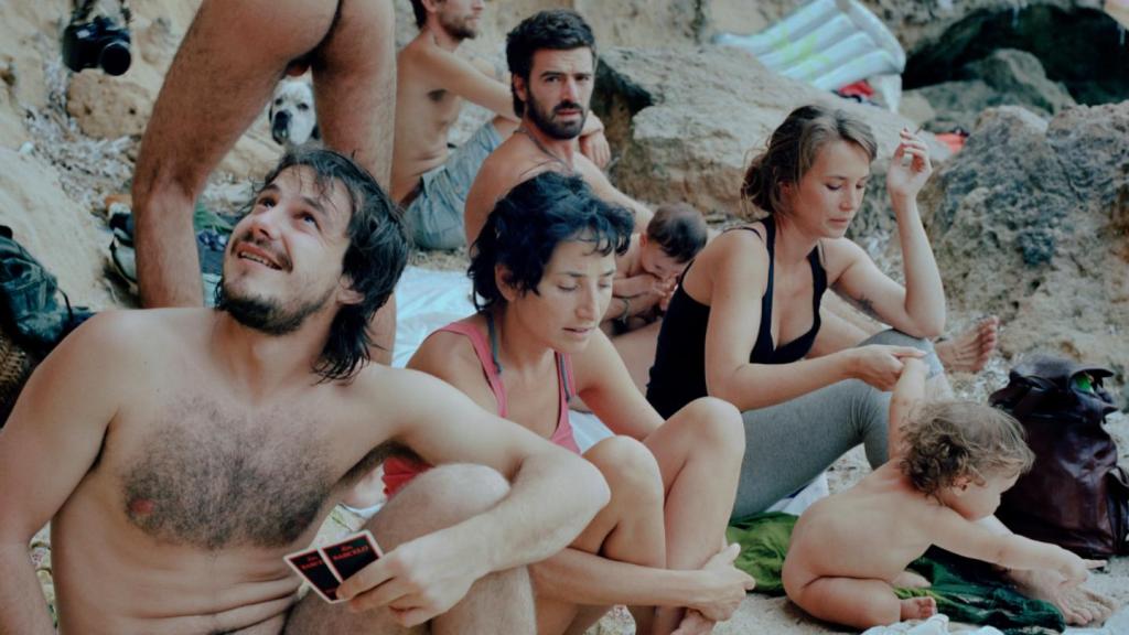 Photos of Life in a True Modern-Day Hippy Commune