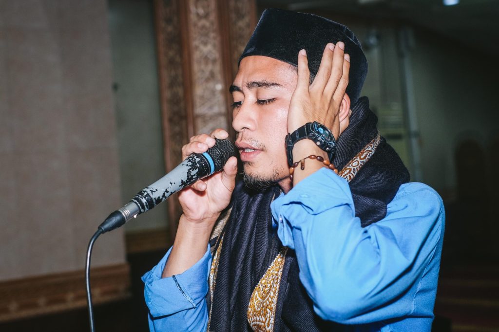 Menengok Para Muazin Yang Menyeru Panggilan Tuhan