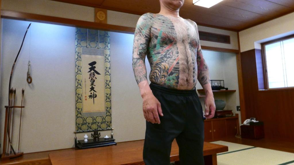 Un pomeriggio di tensione e sakè con la Yakuza