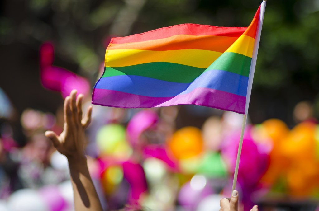 Deze AI kan met 91% zekerheid aan foto’s zien of iemand homo is