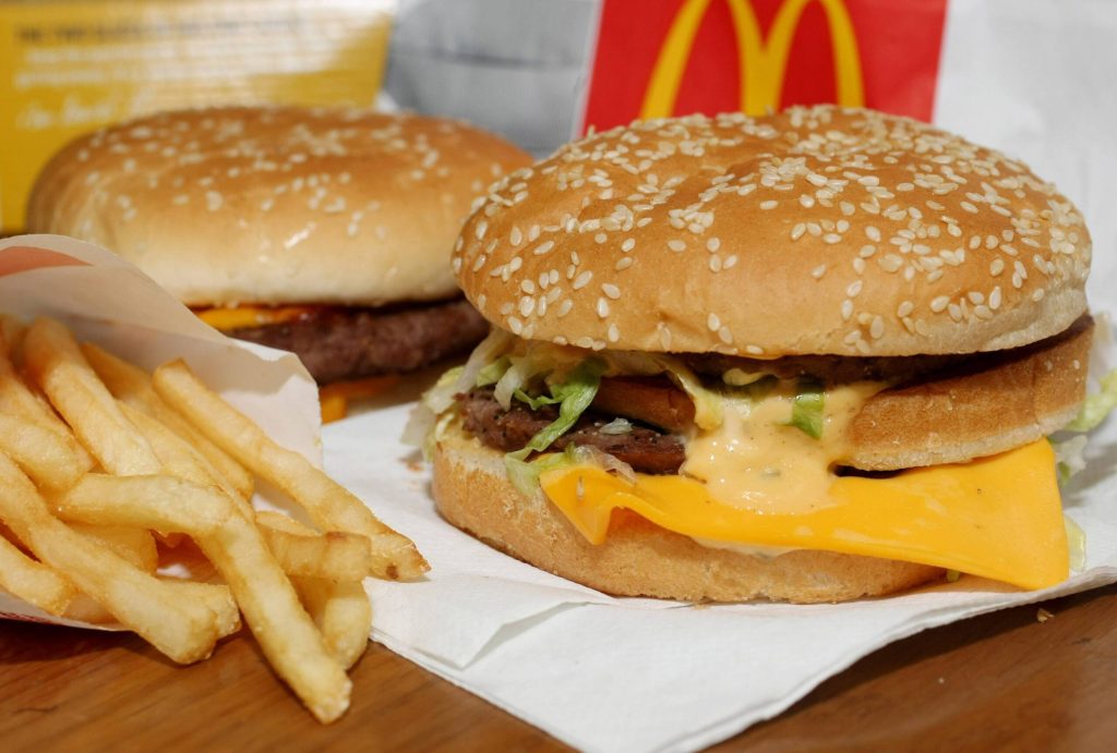 McDonald’s bestreitet, mit “geheimen Tricks” Kunden weniger Pommes gegeben zu haben