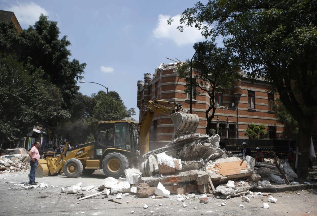 Βίντεο με Κτίρια που 
Καταρρέουν Μετά τον Καταστροφικό Σεισμό στο Μεξικό