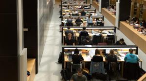 ett bibliotek på ett universitet