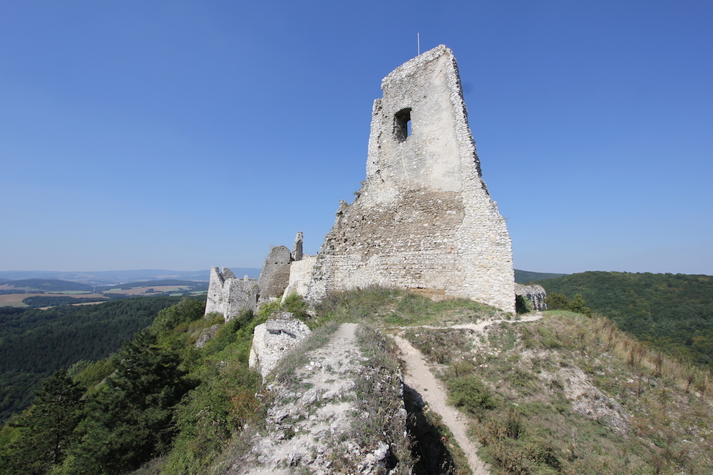 Por dentro das ruínas do castelo de uma serial killer medieval