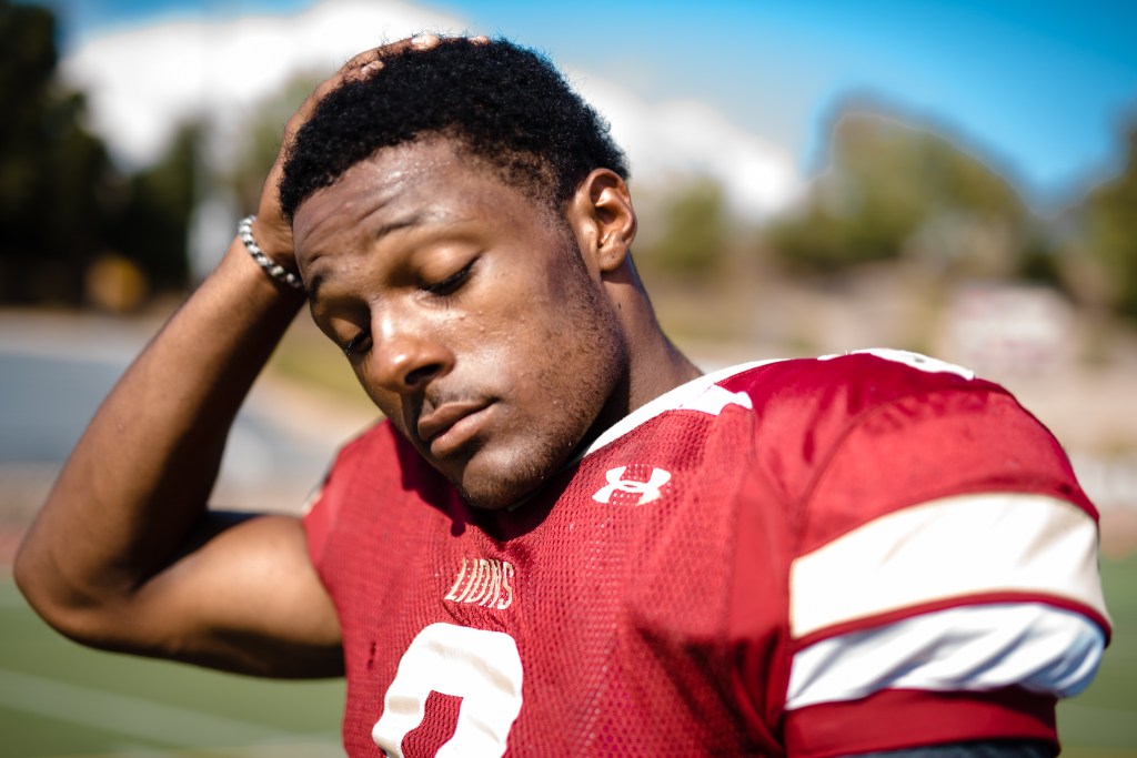 Kayvon Thibodeaux is Rushing Between Two Worlds