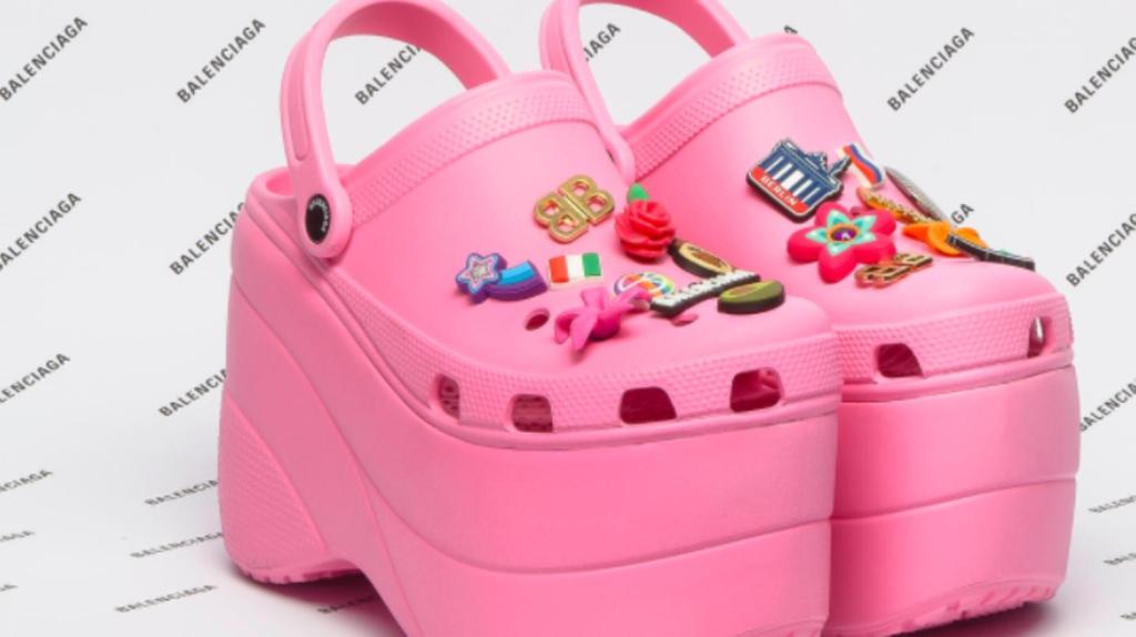 Crocs Rancangan Balenciaga Membuat Publik Berdebat: Sandal ini Keren Apa Katrok?