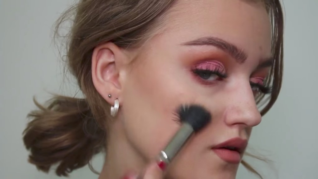 Jeg opdagede ’contouring’ to år for sent, nu er ’strobing’ åbenbart the shit