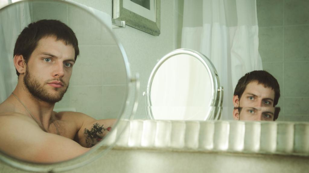 Mít syndrom BDD v gay porno průmyslu je noční můra