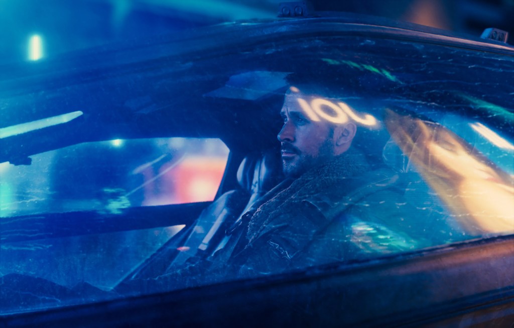 Как «Бегущий по лезвию 2049» использует технику, чтобы подчеркнуть классовое неравенство