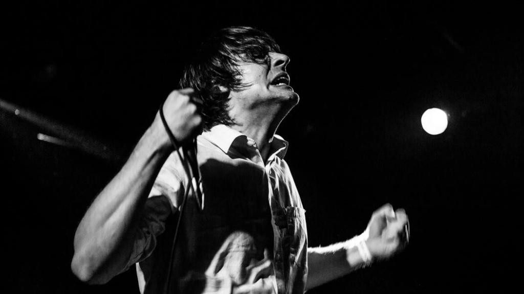Une conversation très, très, très technique avec John Maus