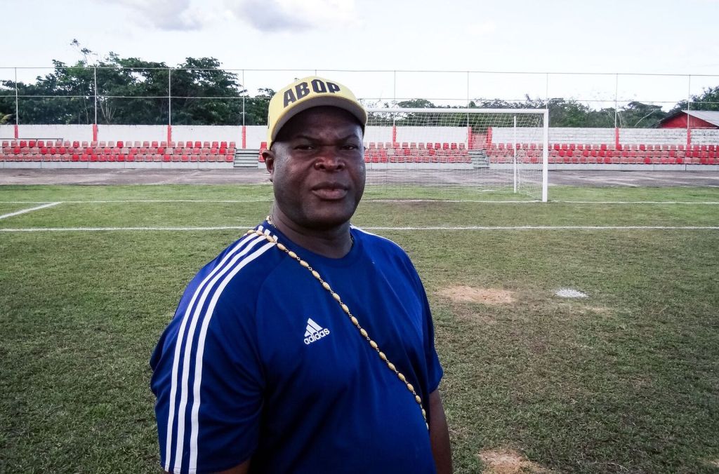 Op bezoek bij Ronnie Brunswijk en zijn Surinaamse voetbalclub