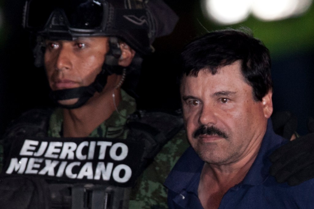 Ο Δικαστής του El Chapo Προσπαθεί να Κρατήσει Ζωντανούς τους Μάρτυρες για να Καταθέσουν