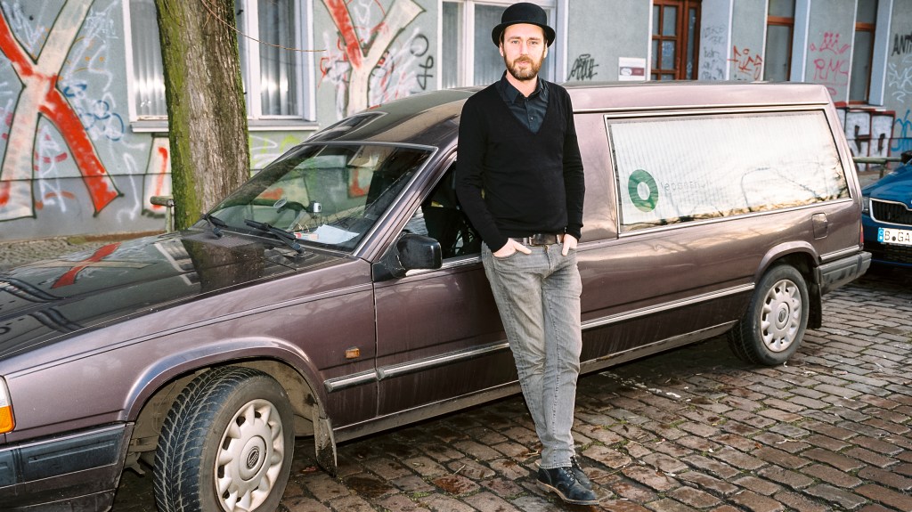 10 Fragen an einen Bestatter, die du dich niemals trauen würdest zu stellen