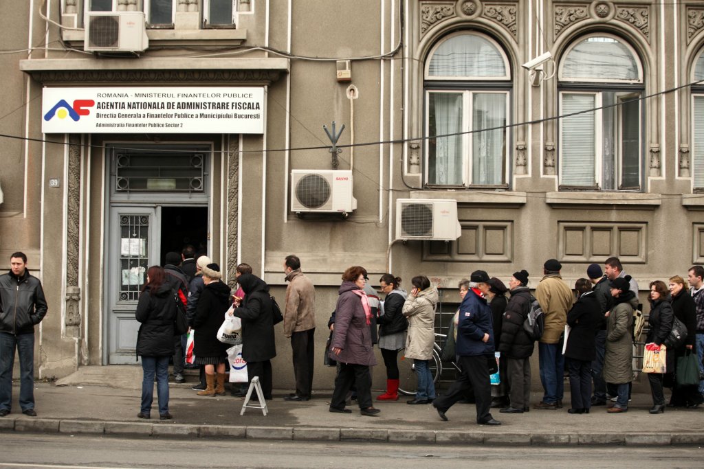 Am fost să-mi plătesc taxele în România și am simțit cum îmi trece viața prin fața ochilor