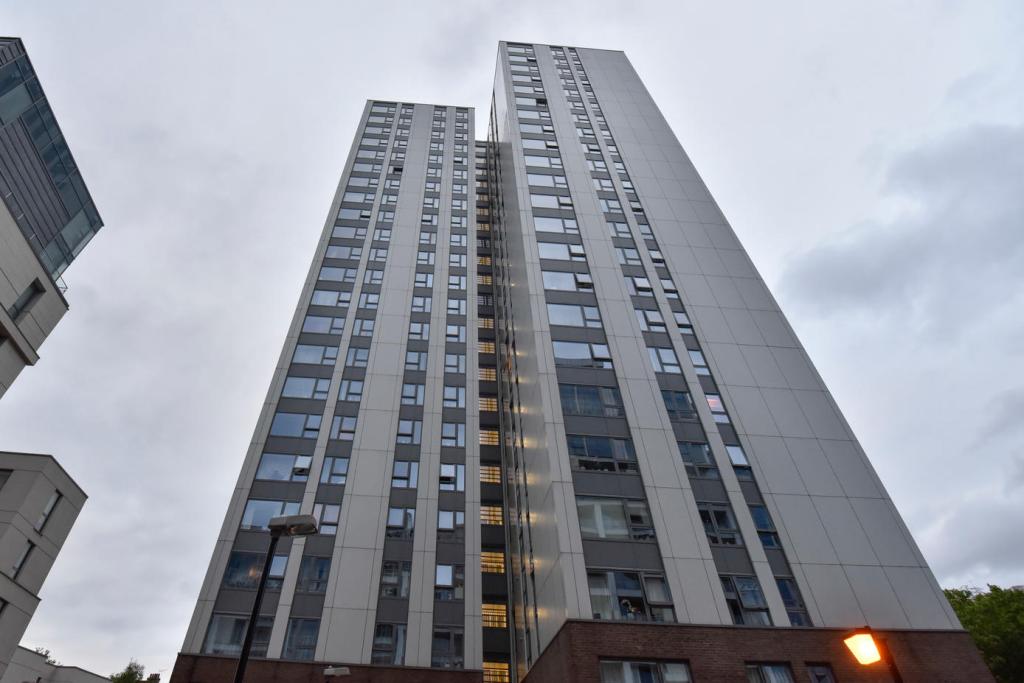 London Estates Are Freezing and Damp After Cladding Was Removed Post-Grenfell