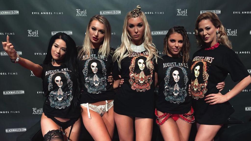 La gala filmelor porno de anul ăsta a fost ca la un parastas mai animat