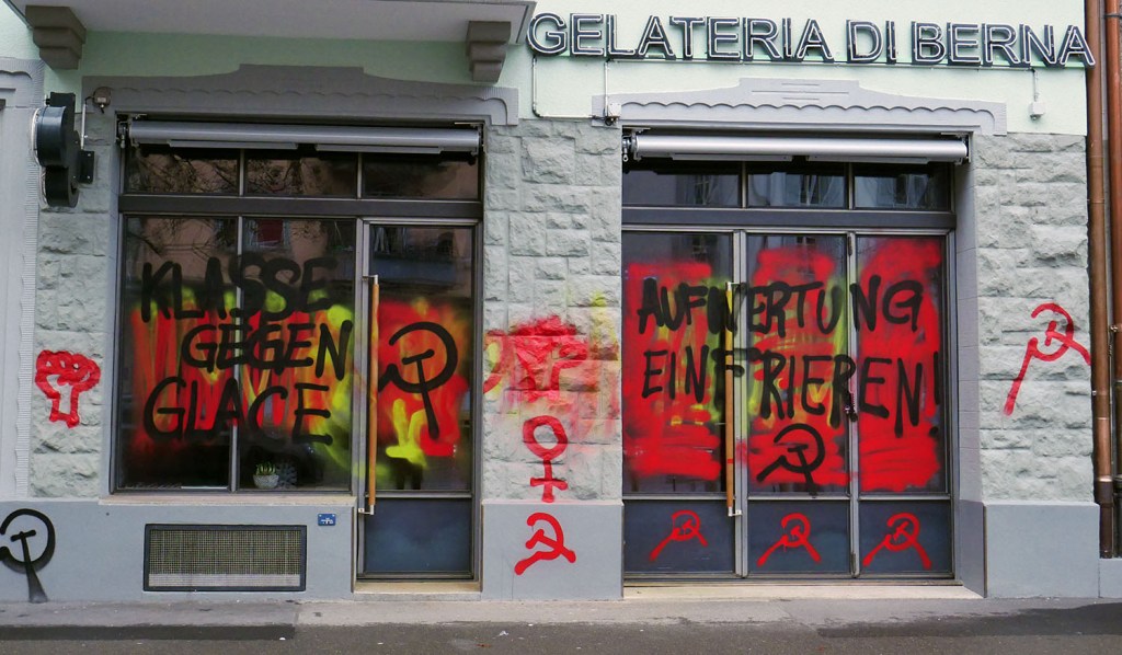 Vandalen prangern Kapitalismus an, wo gar keiner ist